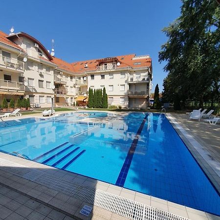 Relax Wellness Manzard Hajduszoboszlo Apartment Luaran gambar