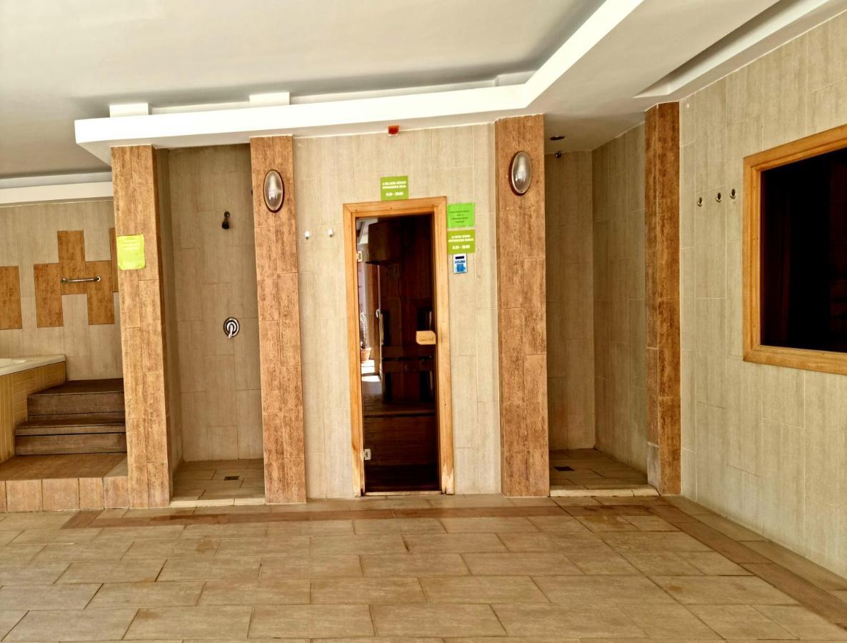 Relax Wellness Manzard Hajduszoboszlo Apartment Luaran gambar