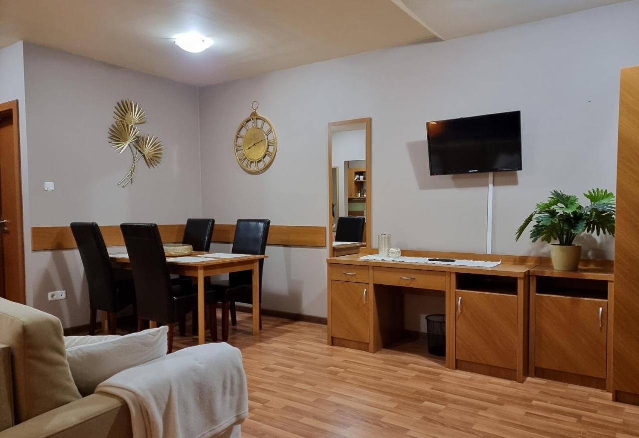Relax Wellness Manzard Hajduszoboszlo Apartment Luaran gambar