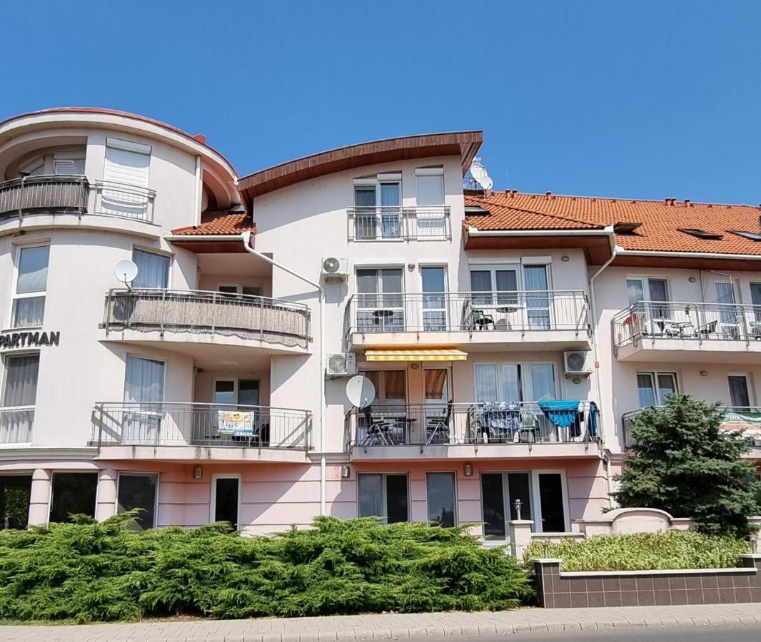 Relax Wellness Manzard Hajduszoboszlo Apartment Luaran gambar