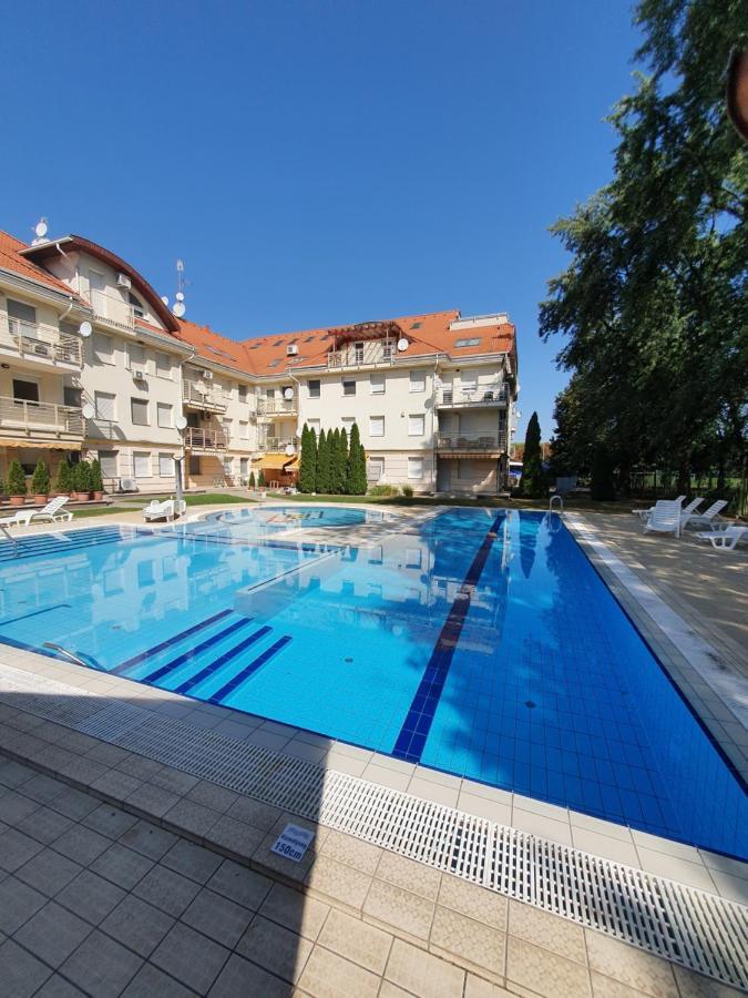 Relax Wellness Manzard Hajduszoboszlo Apartment Luaran gambar